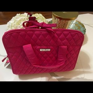 Vera abraslwy hanging organizer fuchsia nwt.